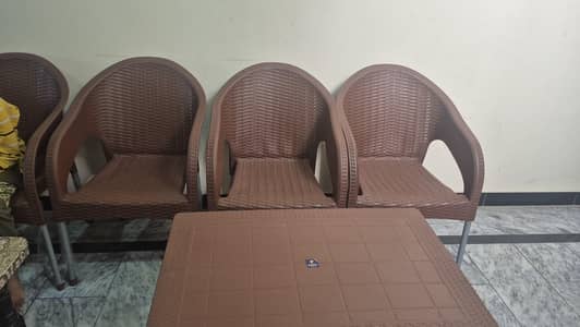 6 chairs with  table in new condition