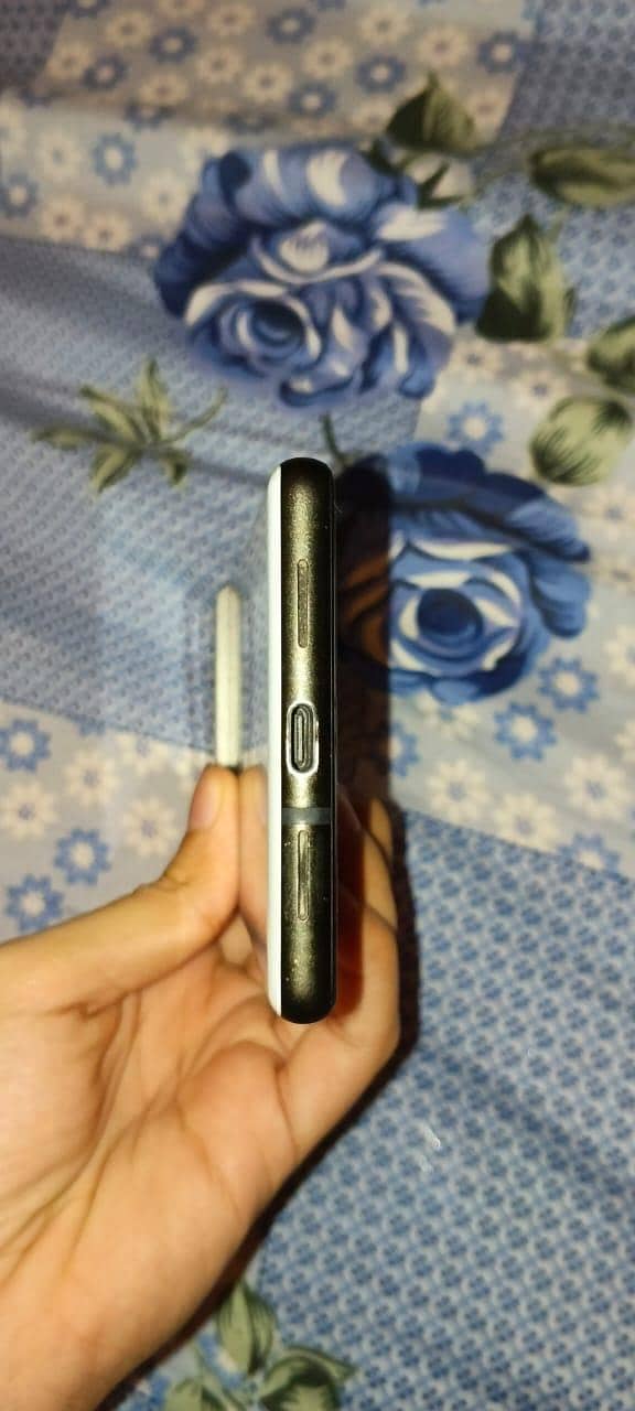 Google Pixel 6 4