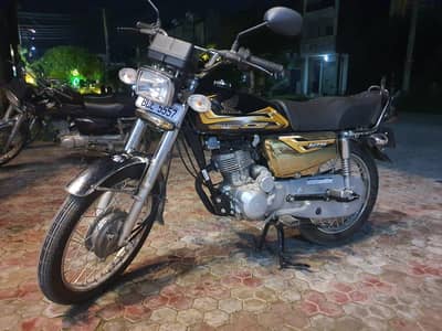 Honda CG 125 special edition self start ( black & Gold)