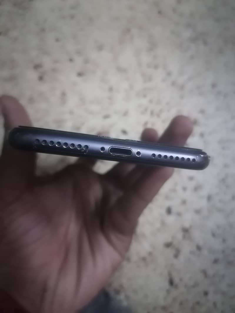 Apple iPhone 8 Plus 1