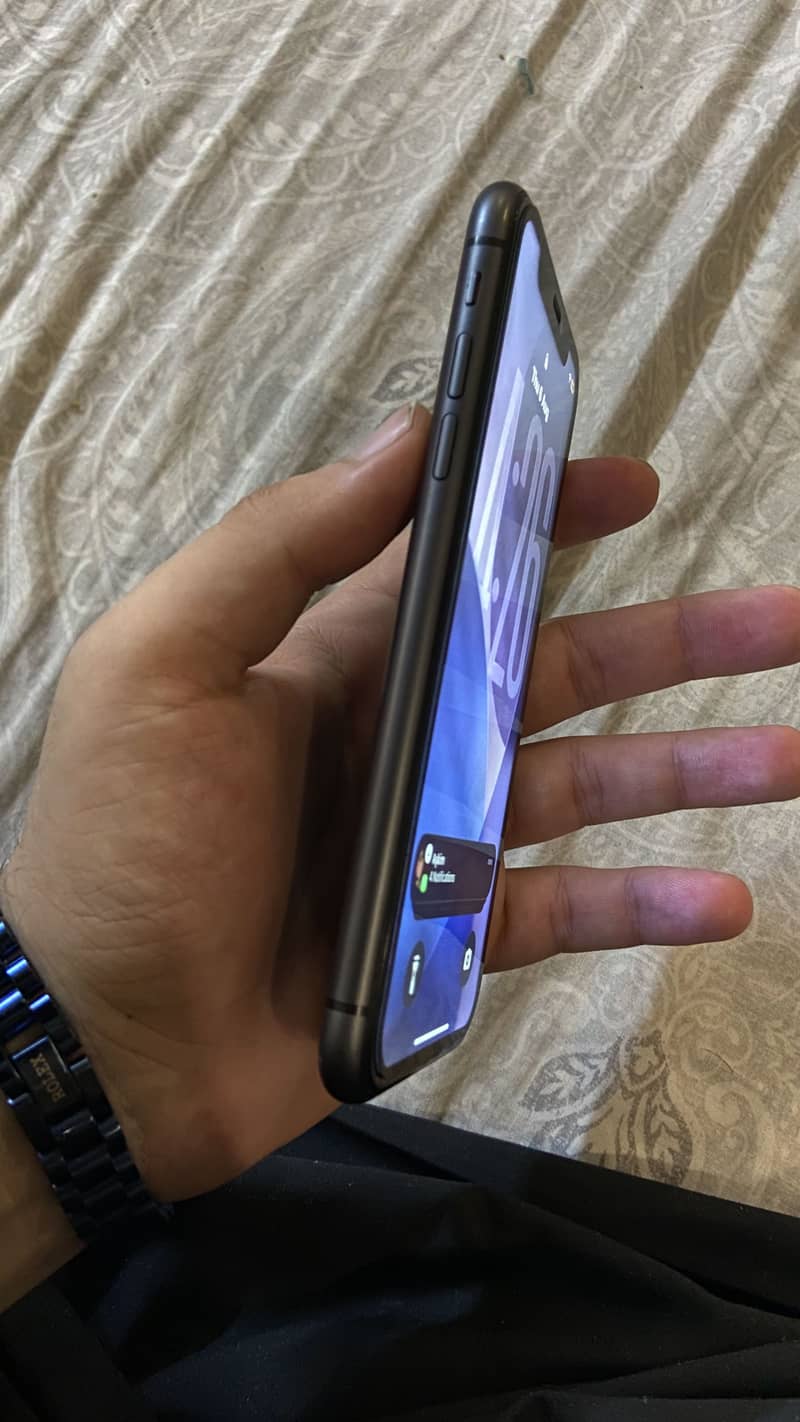 Apple iPhone 11 3