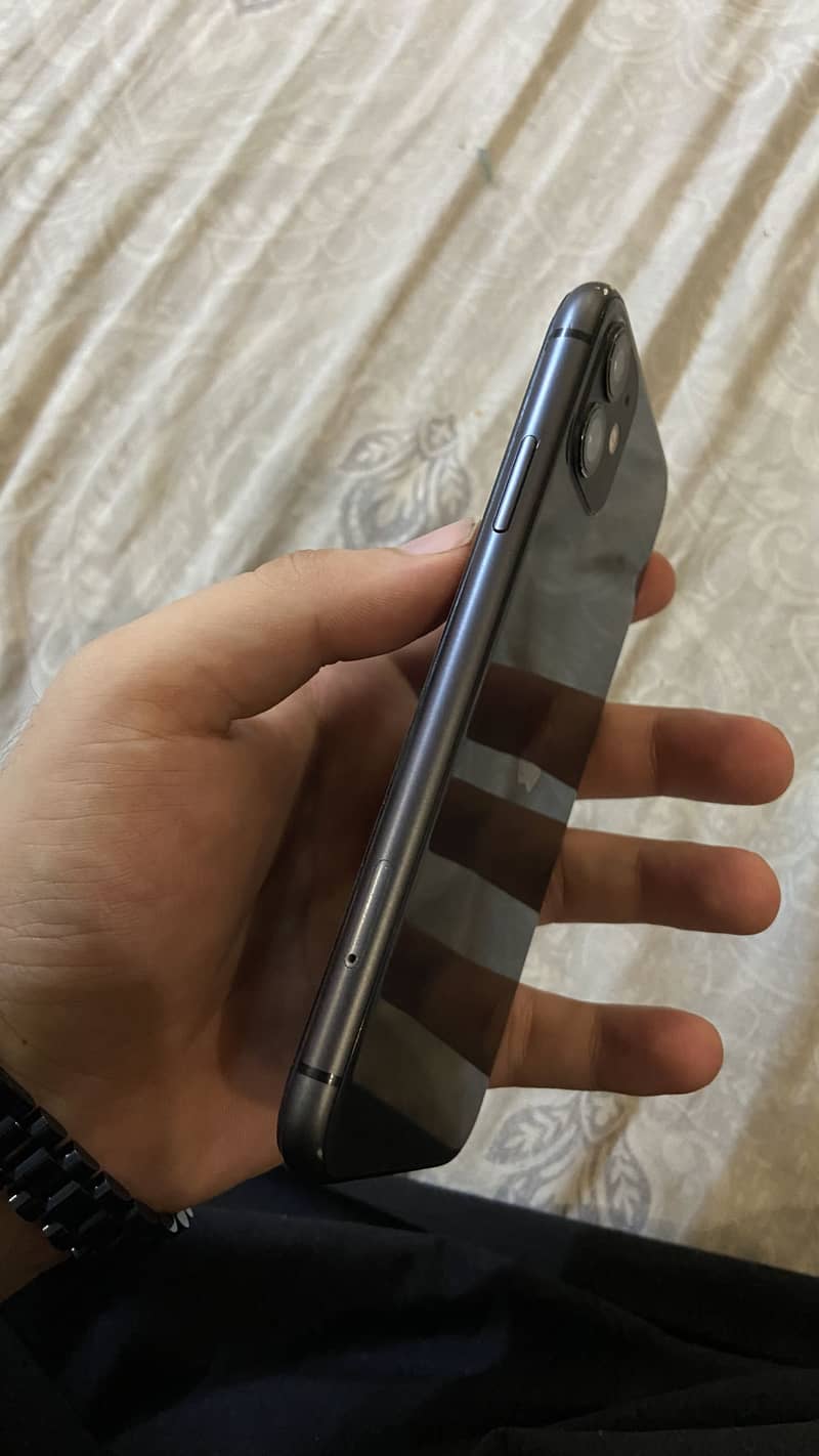 Apple iPhone 11 7
