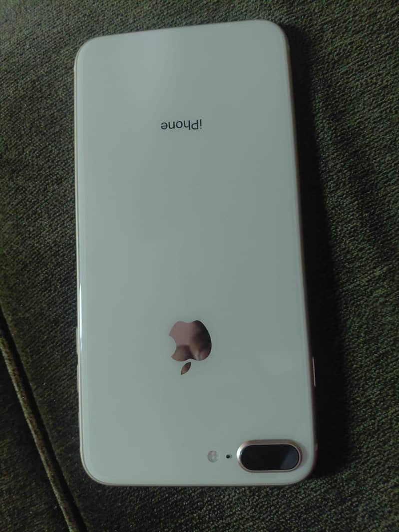 Apple iPhone 8 Plus 1
