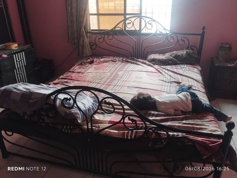 iron bed 1