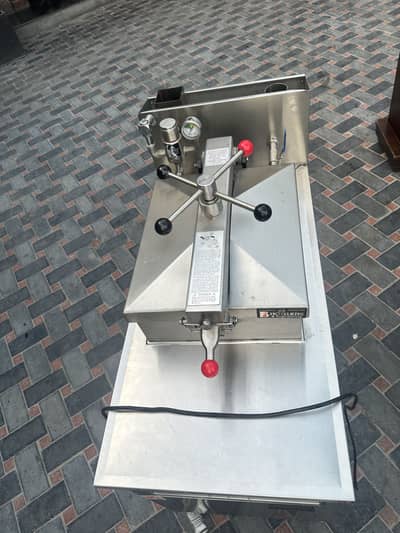 Broast machine