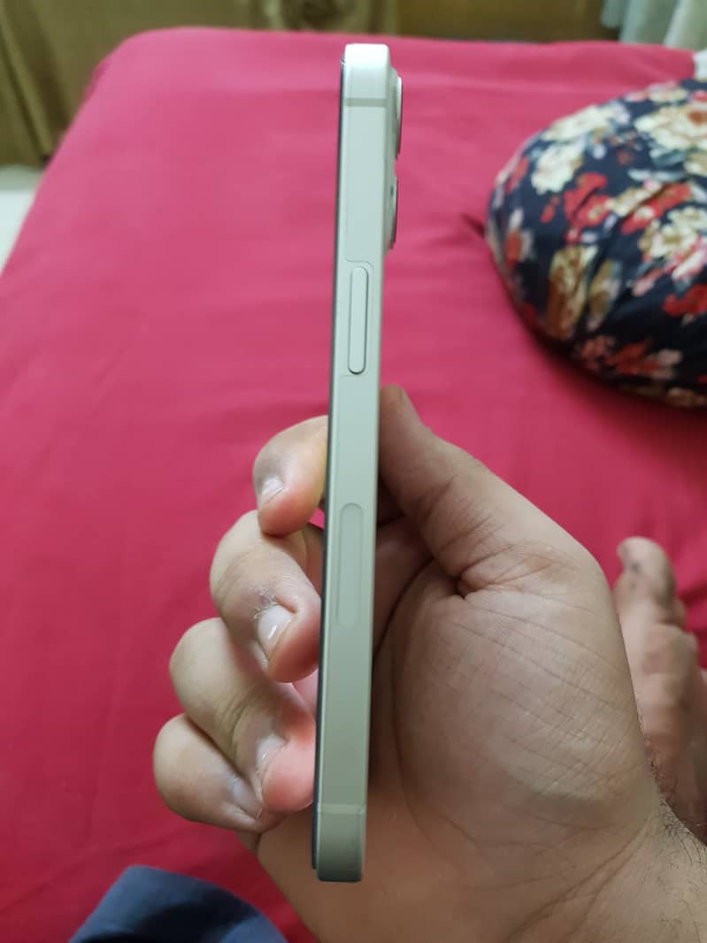 Apple iPhone 13 3