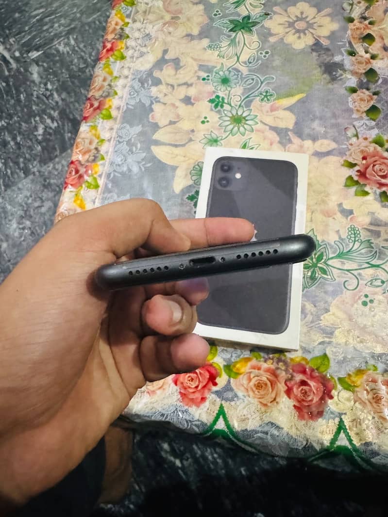Apple iPhone 11 3