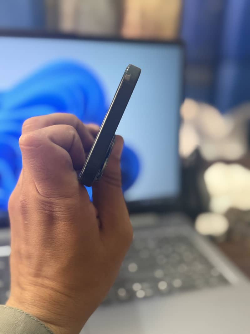 Apple iPhone 13 2