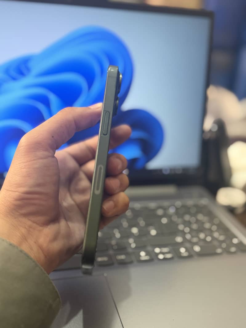 Apple iPhone 13 3