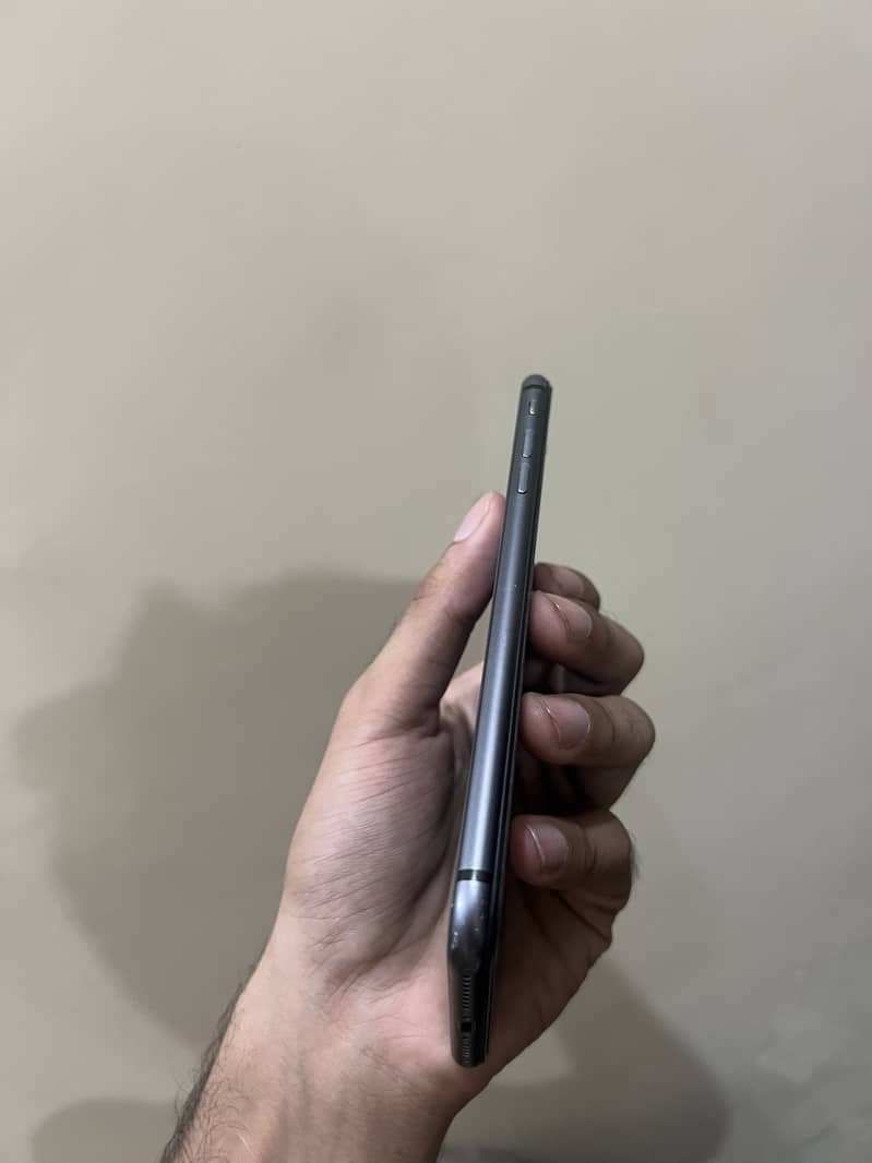 iPhone 8 Plus 2
