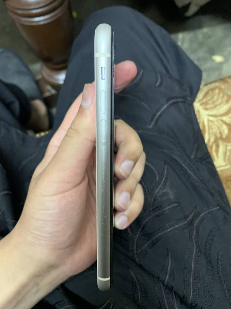 Apple iPhone 11 3