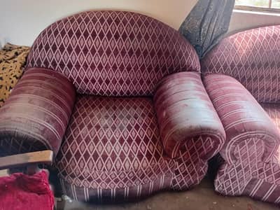 condition 80% ok sofa Mai koi hil jul nhi hai bs poshish purani hai