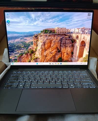 Lenovo Slim 7 Aura Edition /Core Ultra 7 258V/32GB / 1TB SSD /Open Box