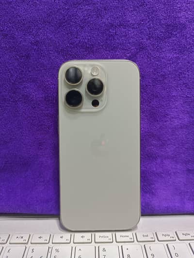 Apple iPhone 16 Pro | 128 GB | WITH BOX | minor scratches on screen