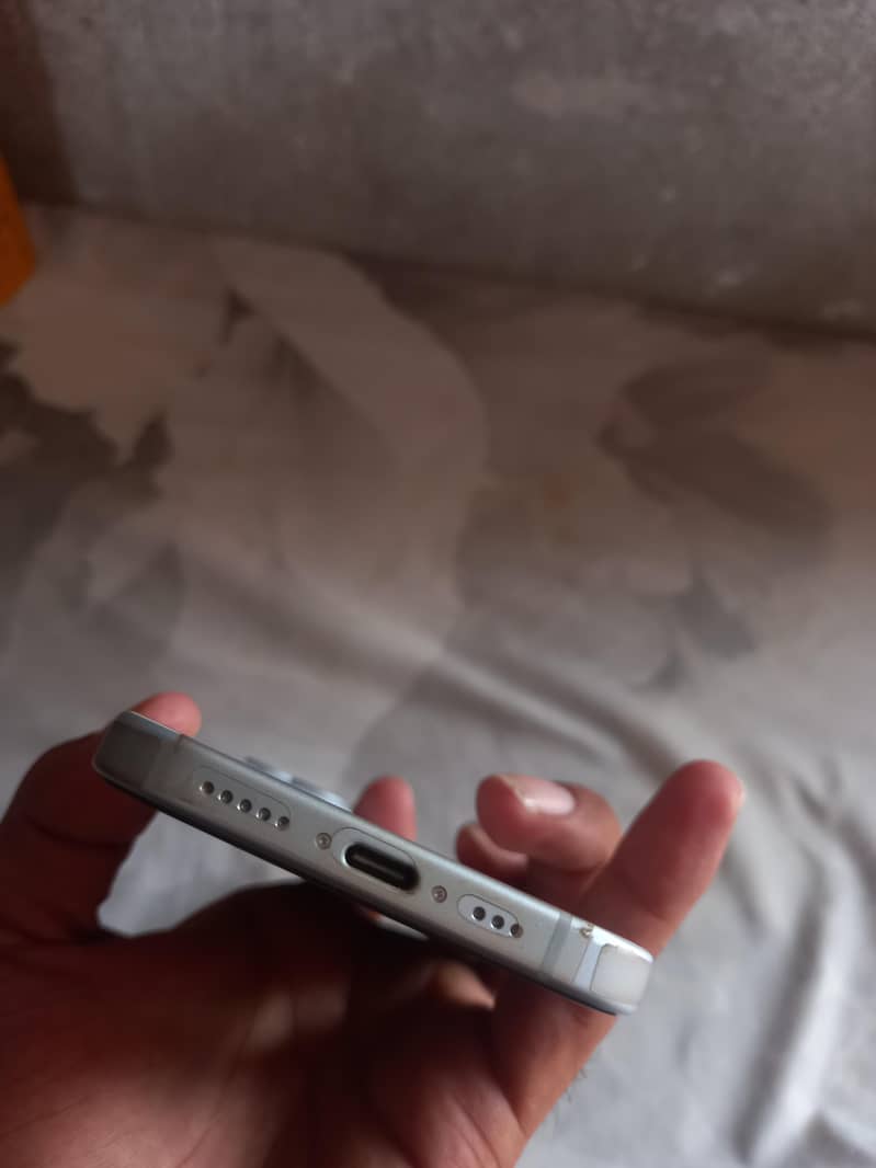 Apple iPhone 15 2