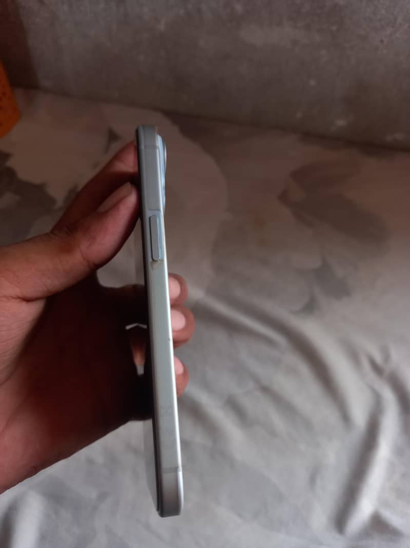 Apple iPhone 15 3