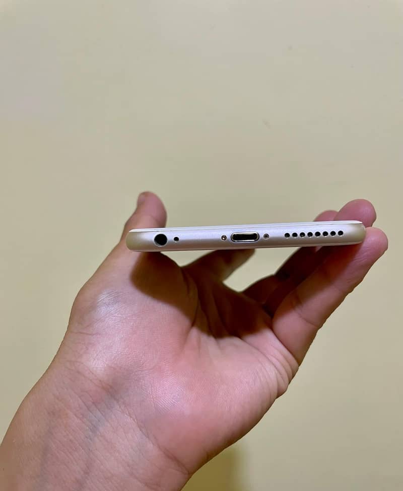 Apple iPhone 6S Plus 4