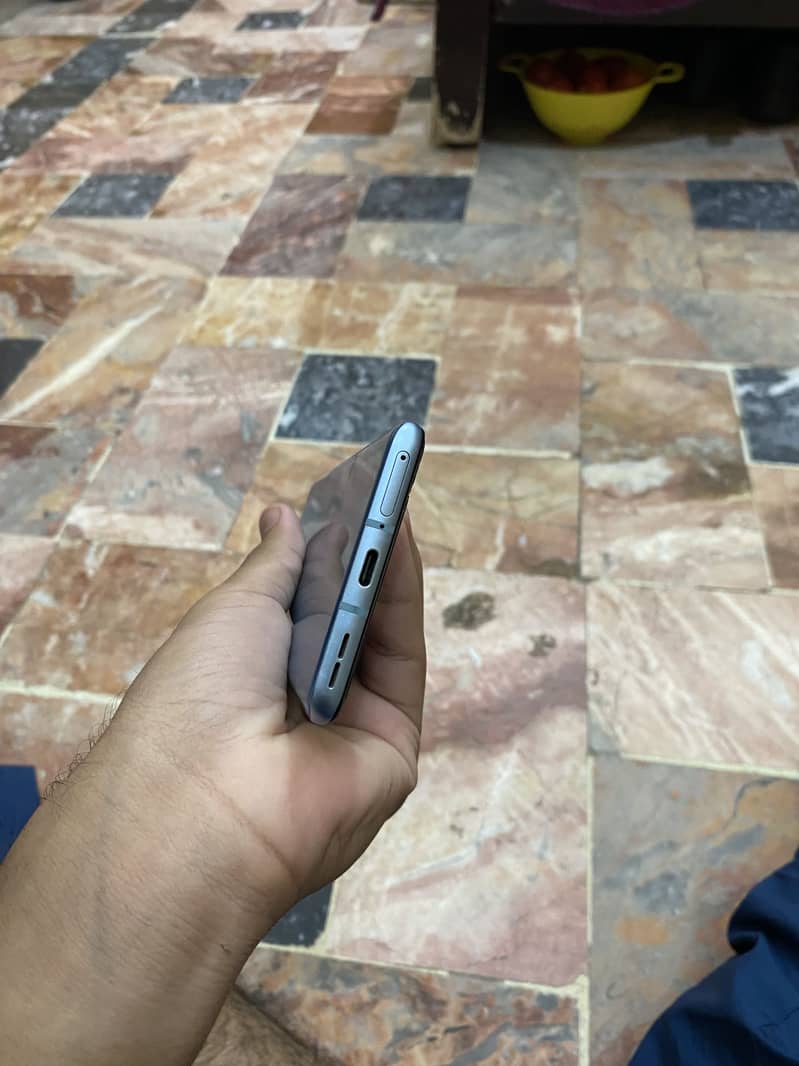One Plus 9R 1