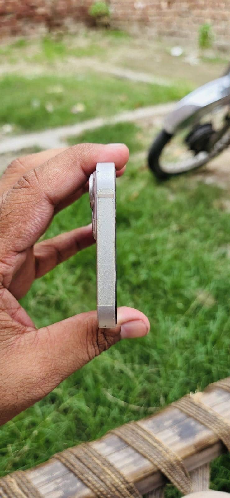 Apple iPhone 13 4