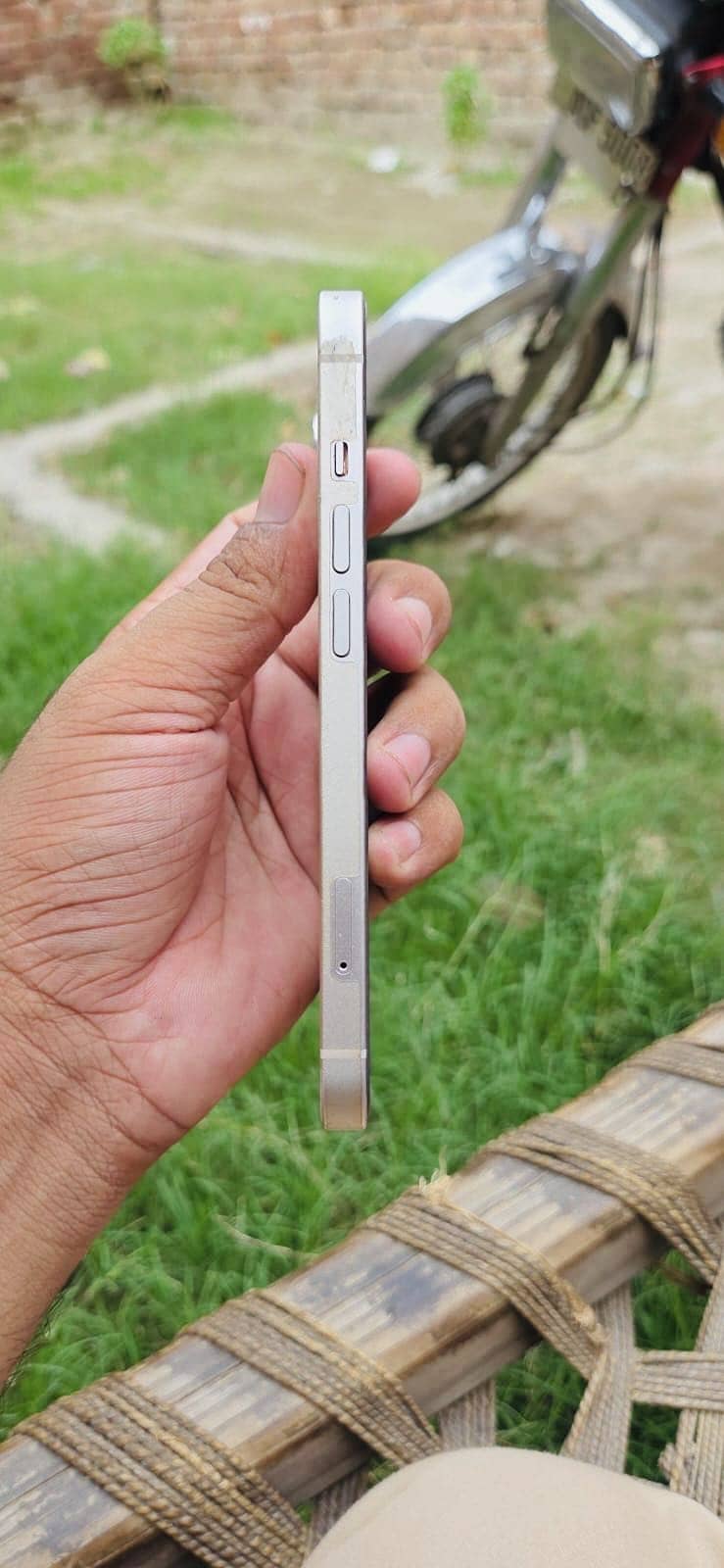 Apple iPhone 13 13