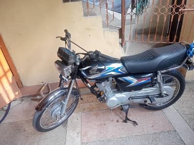 whatapp number 03325981513 axha condition ha total 6500 km meter ha