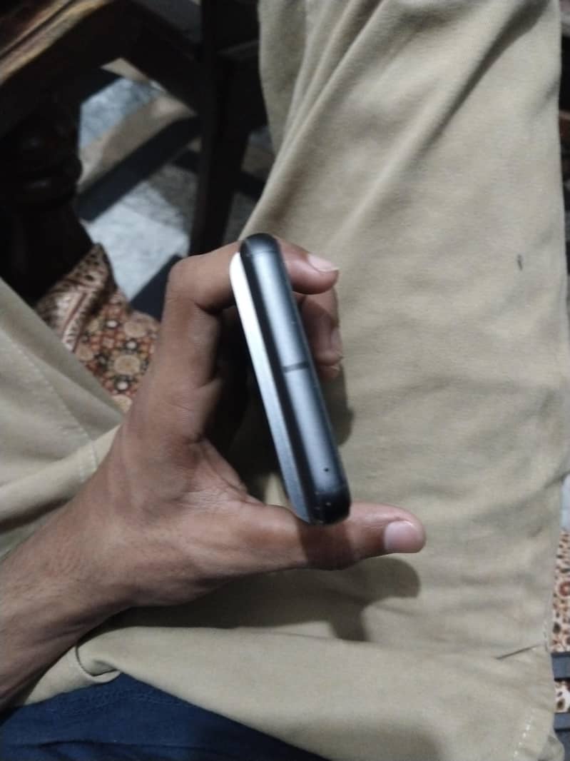Google Pixel 8 4