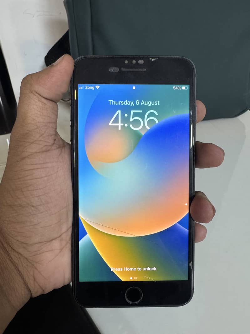Apple iPhone 8 Plus 1