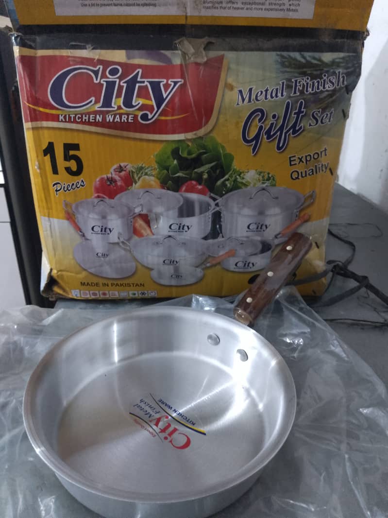 Silver kitchen set 4
