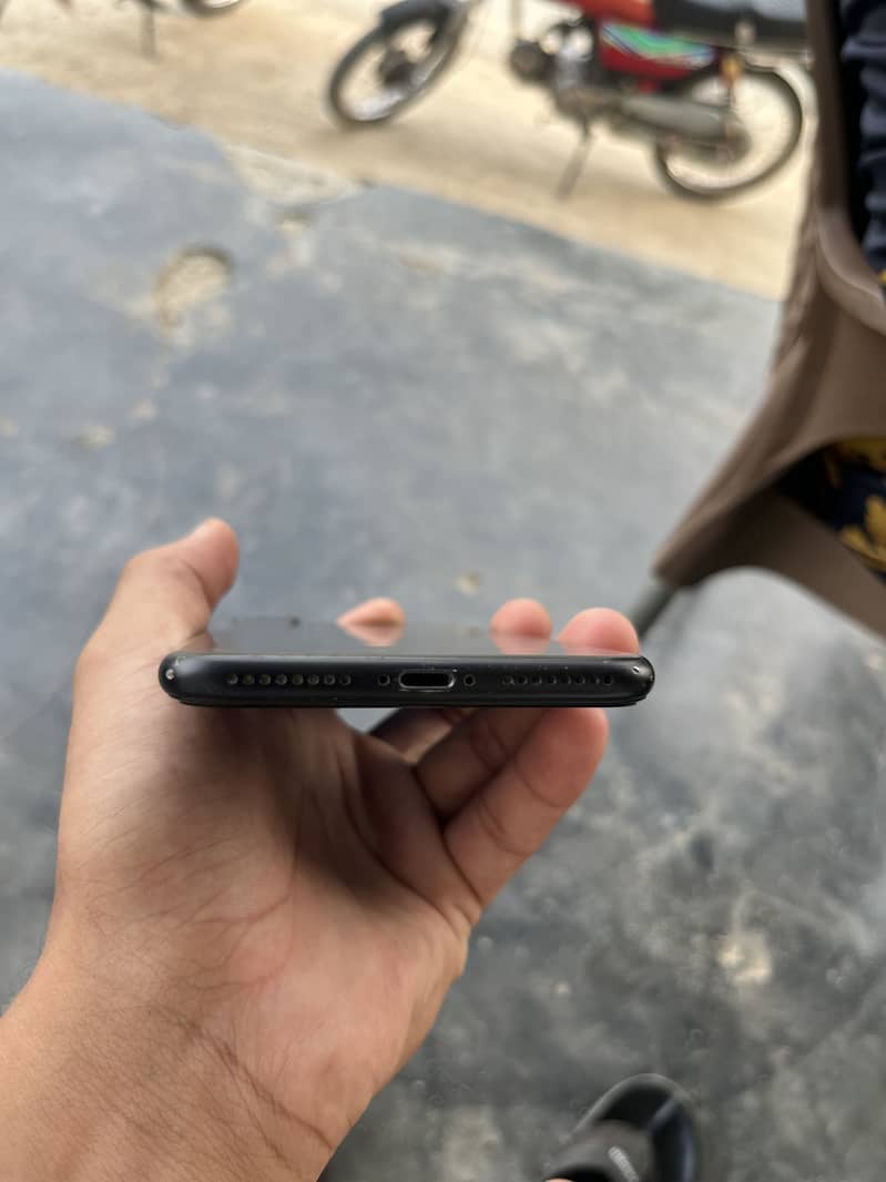 Apple iPhone 7 Plus 2