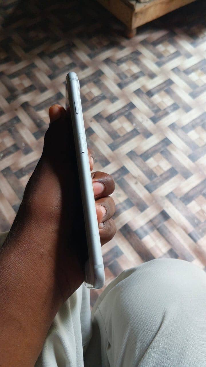 Apple iPhone 8 Plus 1