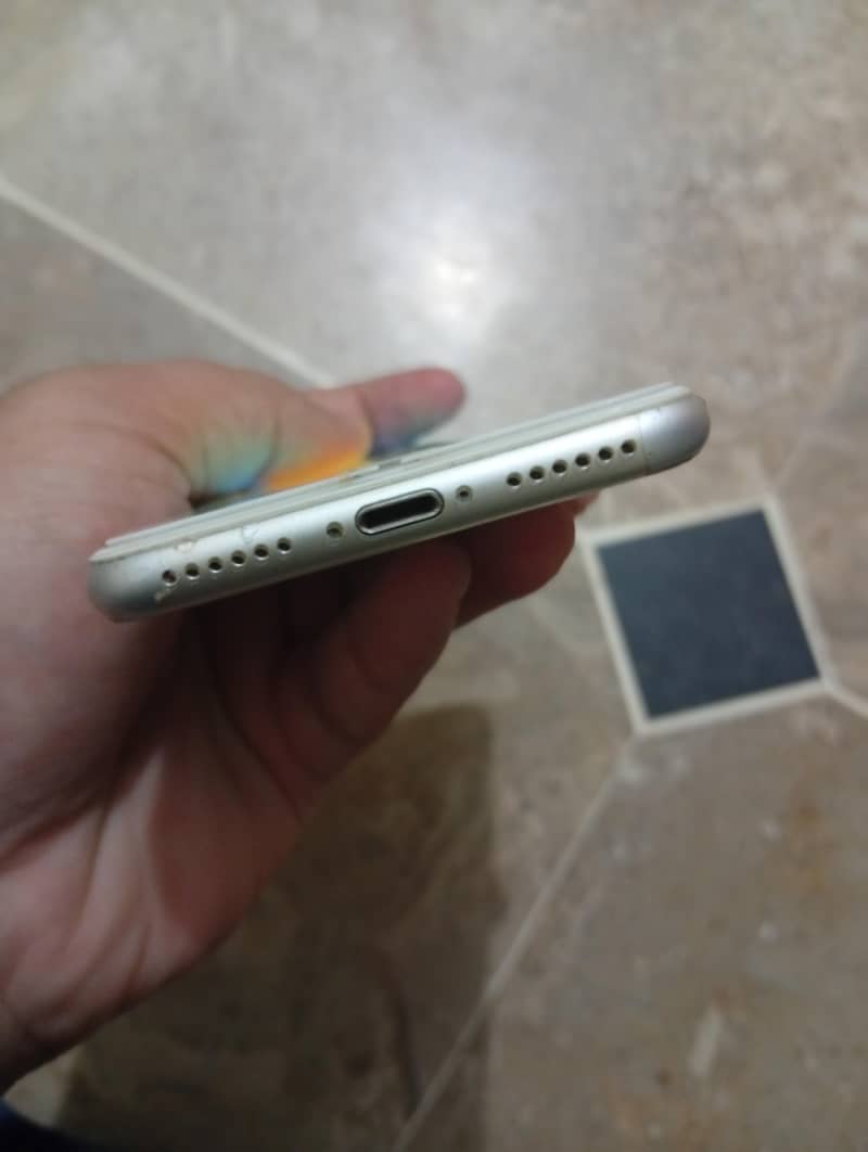 Apple iPhone 8 3