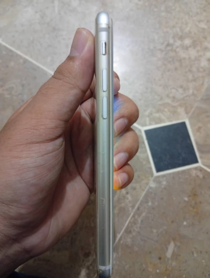 Apple iPhone 8 4