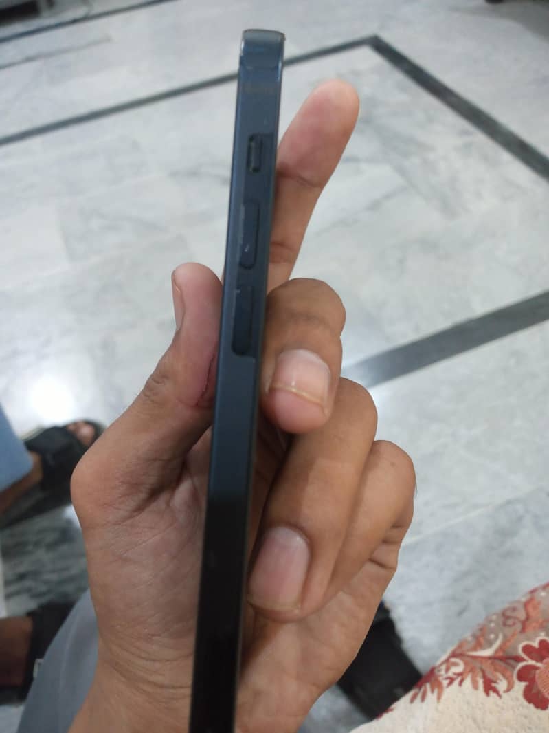 Apple iPhone 12 3
