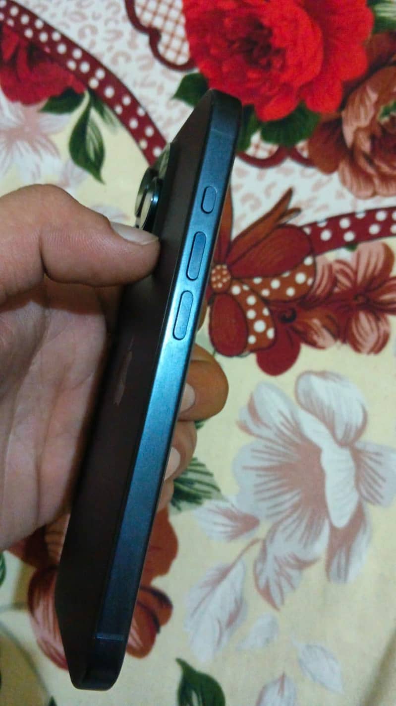 Apple iPhone 15 Pro 2
