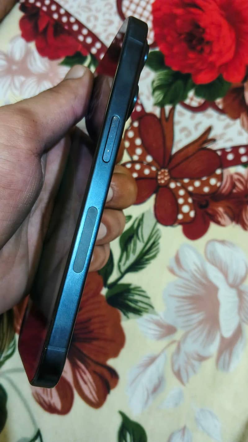 Apple iPhone 15 Pro 3