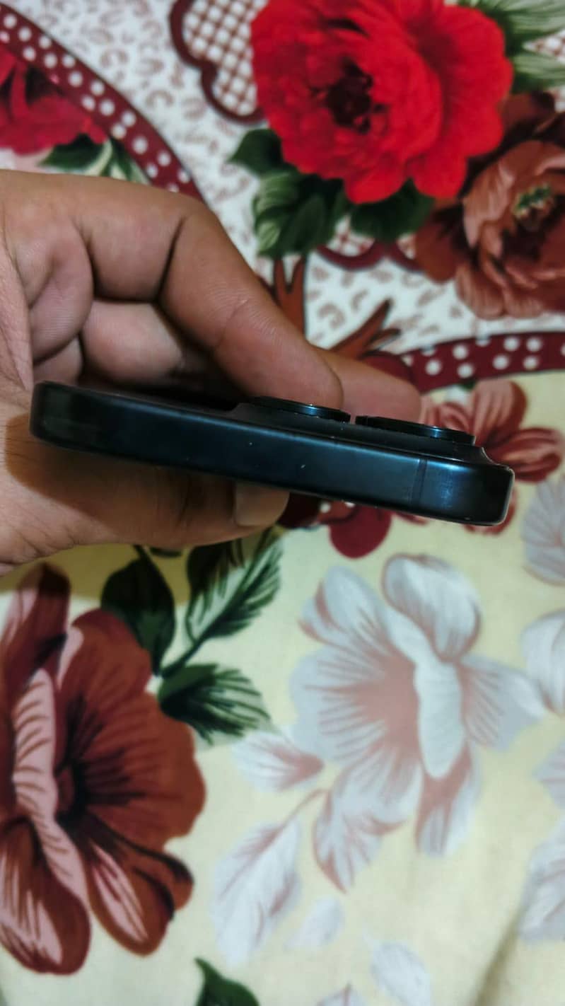 Apple iPhone 15 Pro 4