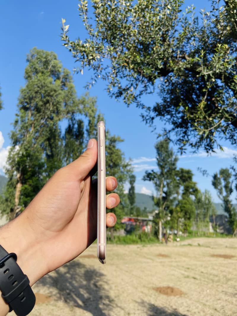 Apple iPhone 8 Plus 1