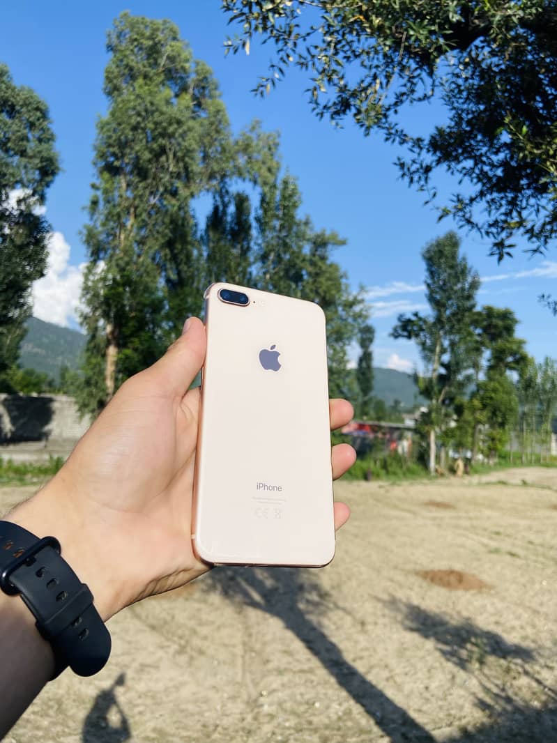 Apple iPhone 8 Plus 4