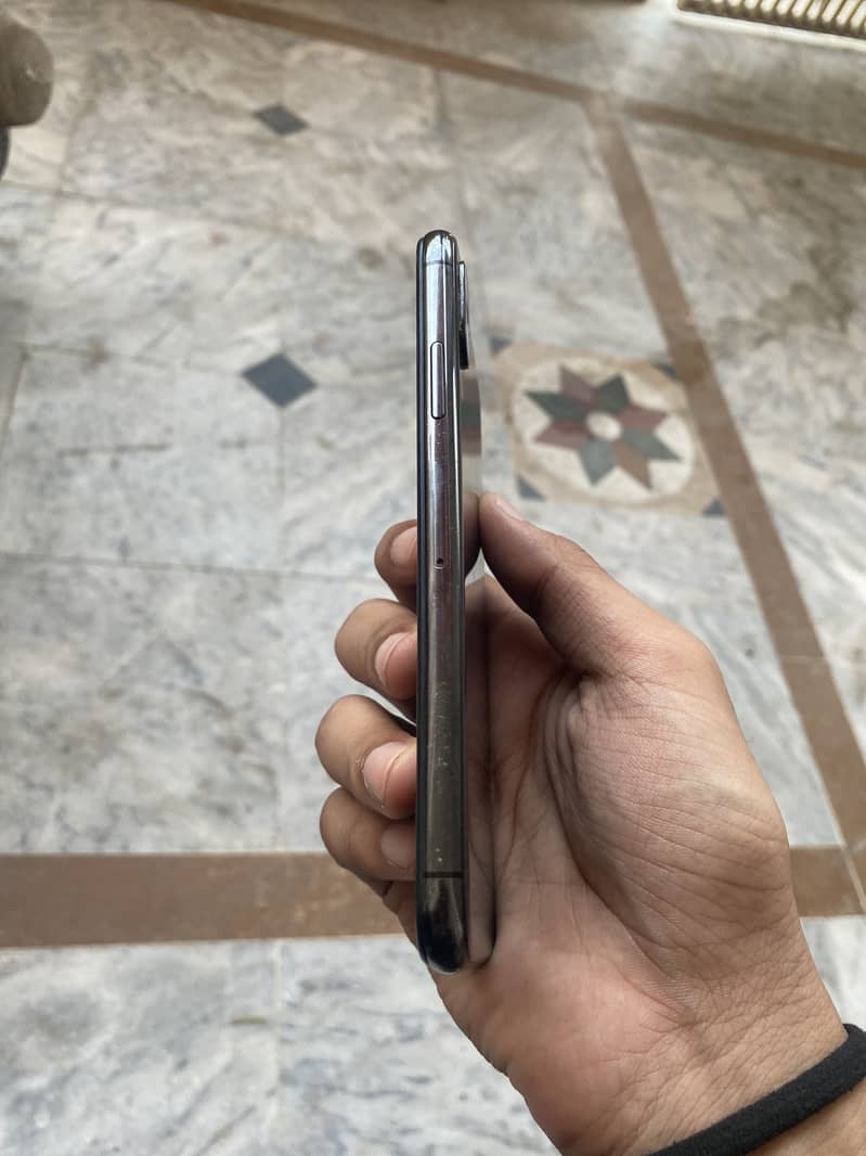 Apple iPhone X 3