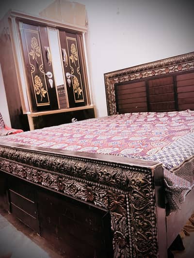 king size bed metras and Air color saf Almari 2 char Pai