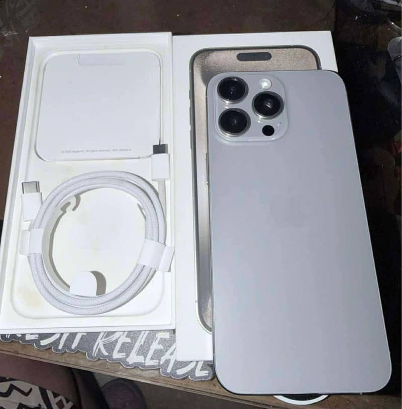 Apple iPhone 15 Pro Max 0
