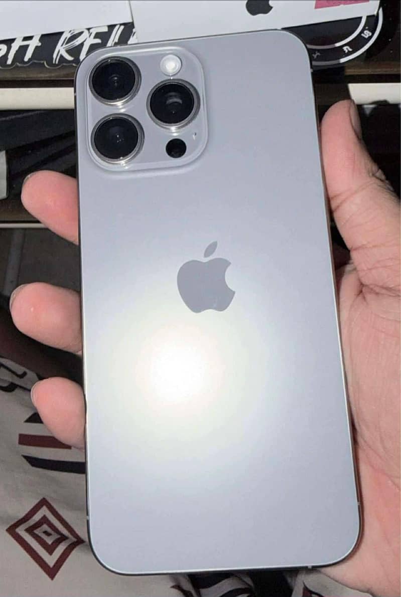Apple iPhone 15 Pro Max 2