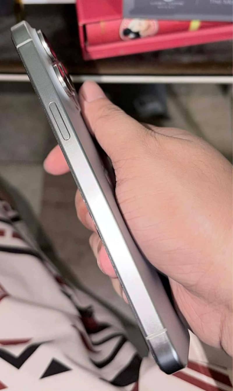 Apple iPhone 15 Pro Max 4