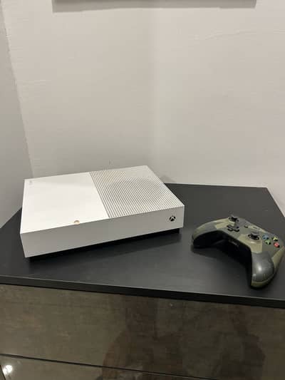 XBOX ONE S 1tb with 1 controllers and few games installed