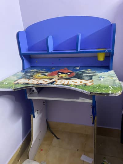 Study Table for kids . 9/10 condition used Not broken.