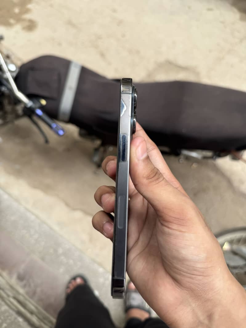 Apple iPhone 13 Pro 1
