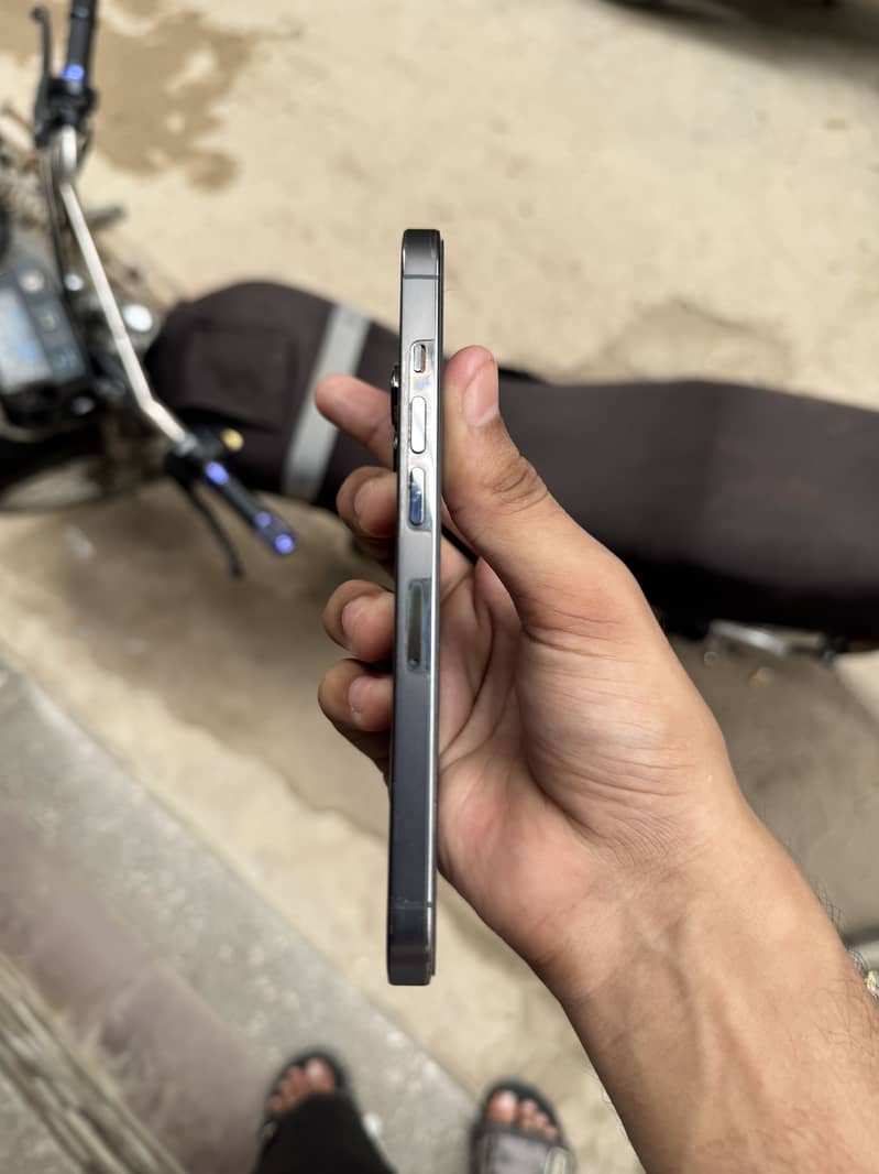 Apple iPhone 13 Pro 2