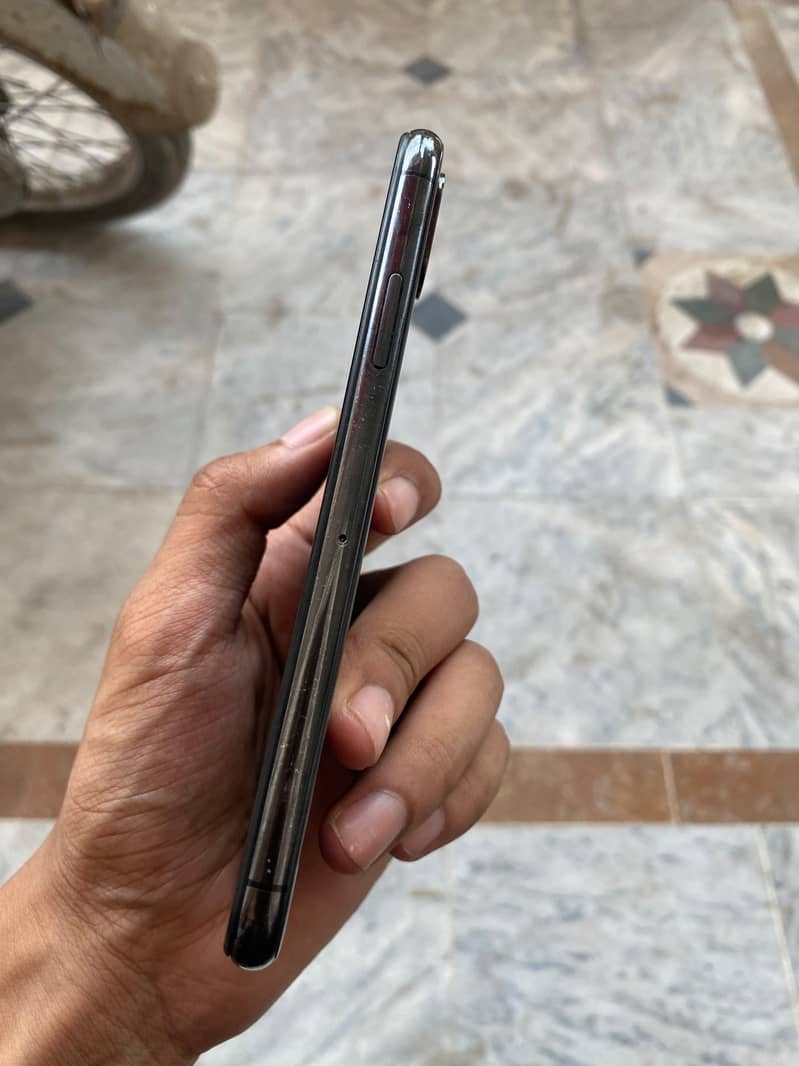 Apple iPhone X 5