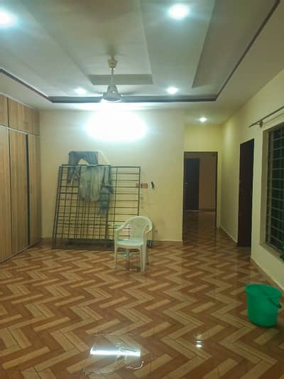 ine Marla ground plus Apar six bedroom attach mushroom to drawing room to kitchen to lounge two car parking brand new servant quarters demand 280000