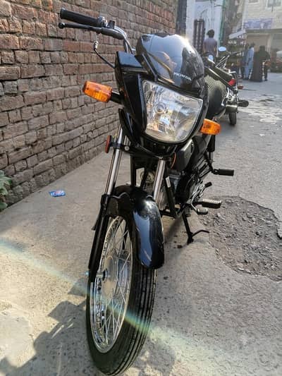 Honda Pridor black Colour
